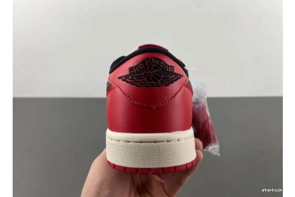 HQ6998-600 1 HQ6998-600 Low  Air OG “Chicago” Jordan  0302